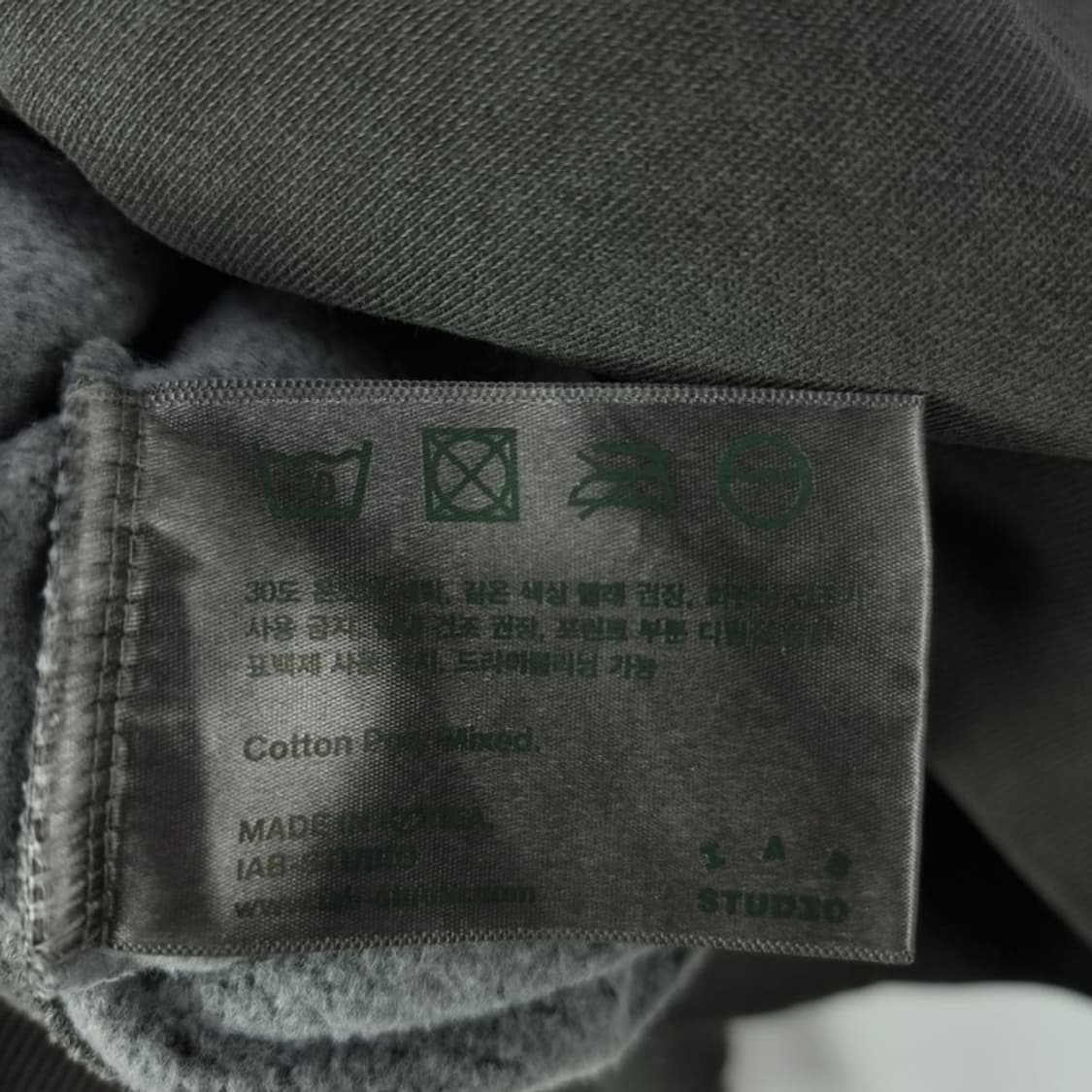 [아이앱 스튜디오] 피그먼트 워시드 오버사이즈 맨투맨 챠콜 P01347 상품이미지9