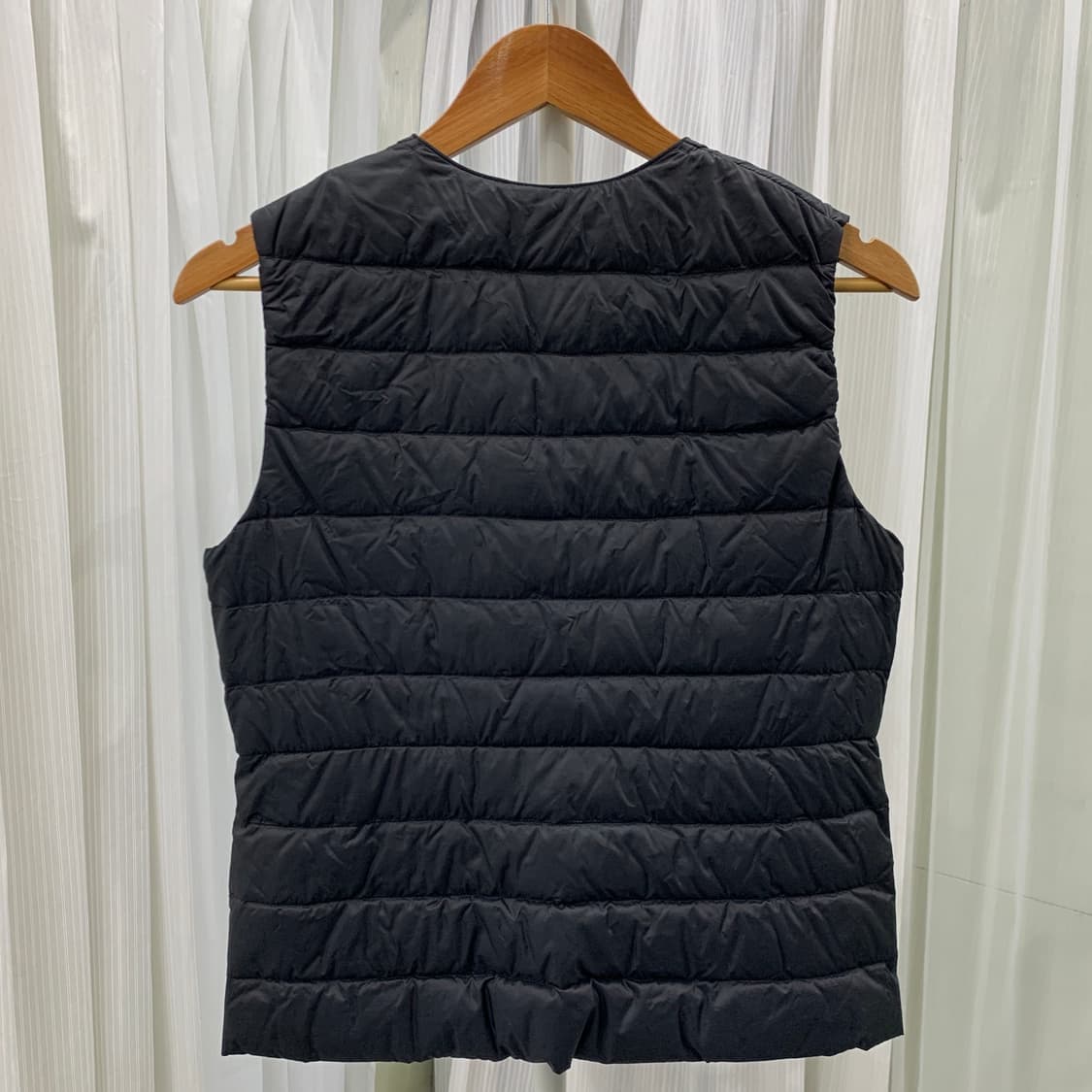 유니클로 여성 경량 패딩 조끼 1725 상품이미지3