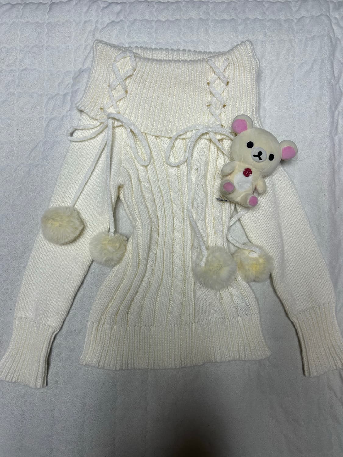 리즈리사깔 오프숄더 폼폼이 니트 라떼갸루히메갸루리즈멜로판초고전큐롯 상품이미지1