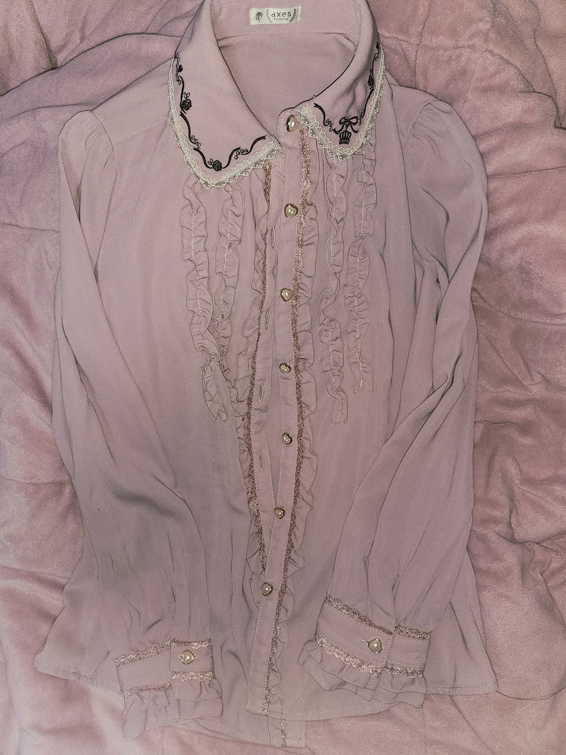 axes femme 엑시즈팜 레이스

하트단추 프릴 핑크 블라우스 지뢰계 상품이미지2