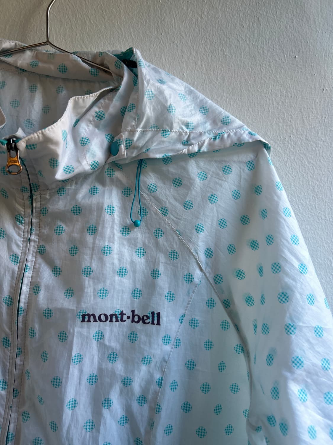 몽벨 땡땡이 바람막이  상품이미지2