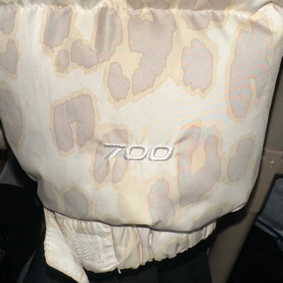 노스페이스 눕시 화이트 레오파드 700 숏패딩 s사이즈 상품이미지3