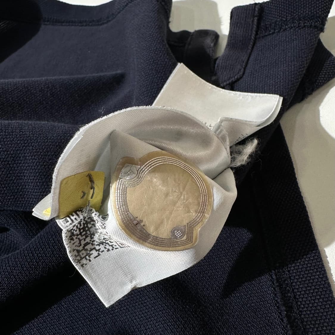 몽클레어 로고 와펜 피케 카라 반팔 티셔츠 네이비 상품이미지9