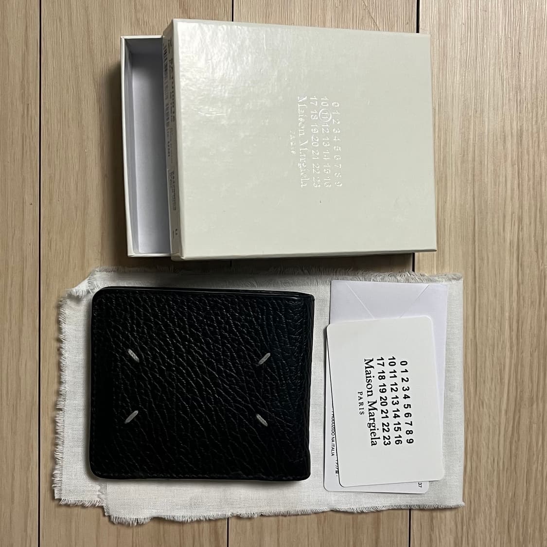 마르지엘라 스티치 반지갑 상품이미지1