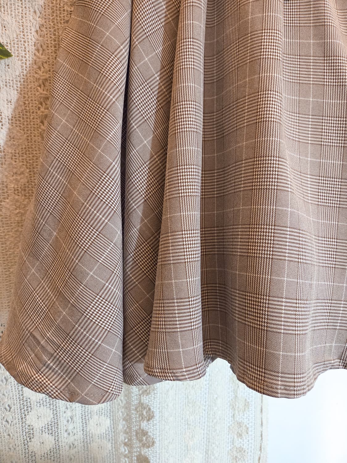 아일렛 체크 미디 스커트 상품이미지3