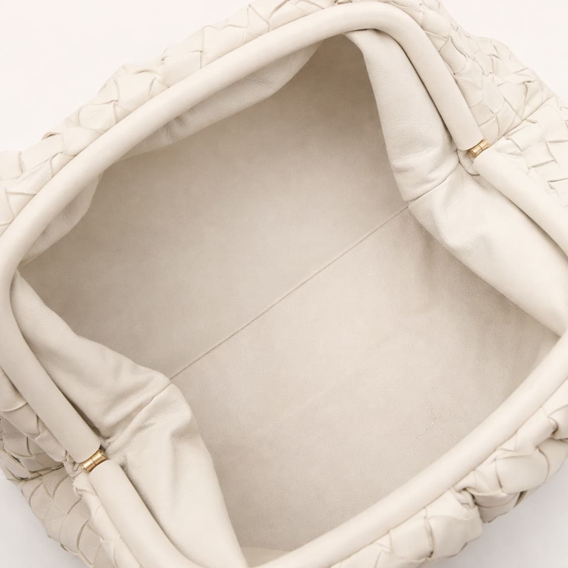 [S급] 보테가베네타 인트레치아토 만두 파우치 클러치 판매합니다!!! 상품이미지3