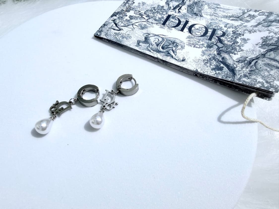 디올 실버 진주 드롭 이어링 상품이미지7