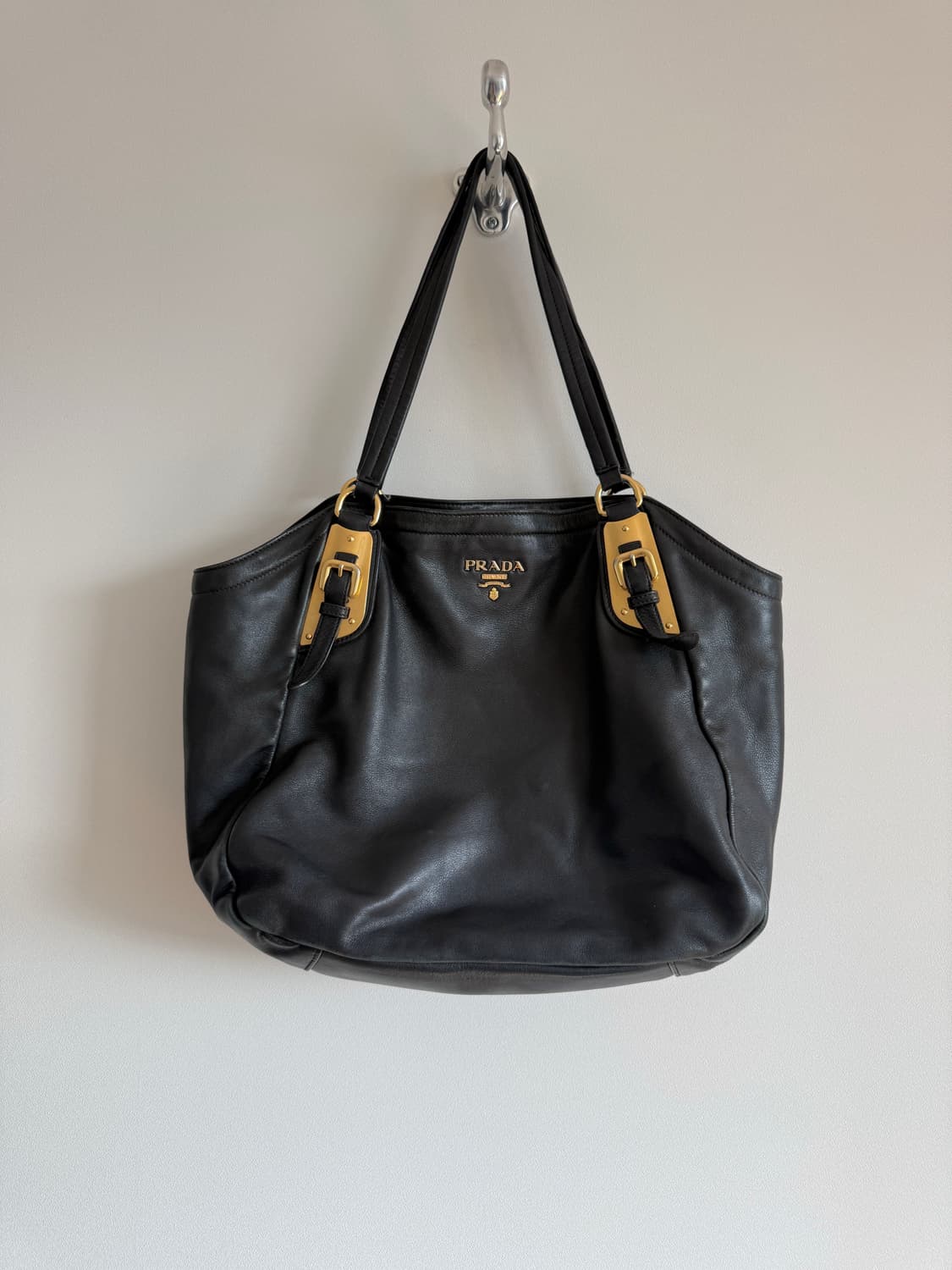 프라다(PRADA) 레더 숄더백 상품이미지1