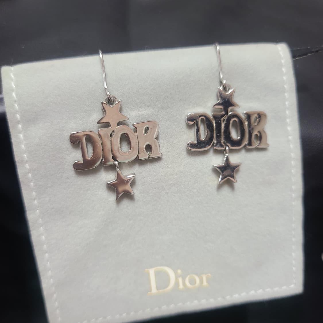 디올 로고 드롭 귀걸이 상품이미지3