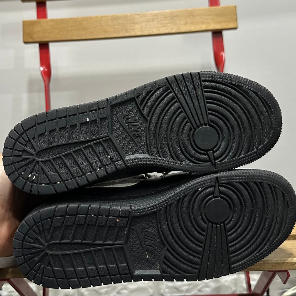 240) 나이키 운동화 여성 여자 신발 에어조던1 미드 블랙/화이트 상품이미지6