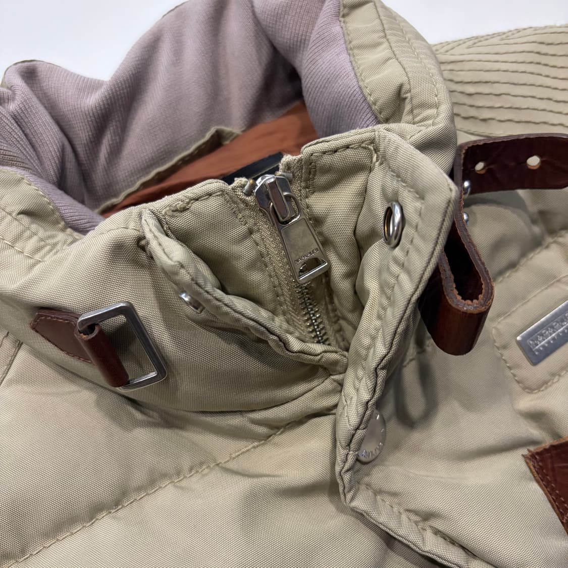 [M] 나파피리 수입택 베이지 레더 포인트 패딩 조끼 D243 상품이미지5
