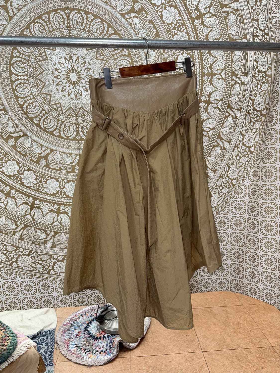 시스템 한섬 여성 벨티드 가죽 배색 롱스커트  상품이미지3