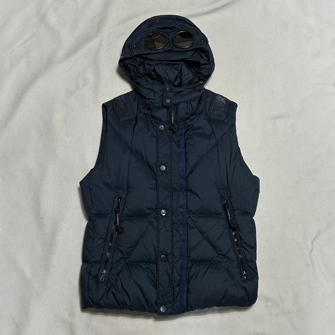 100 C.P.컴퍼니 고글 후드 패딩 베스트 상품이미지2