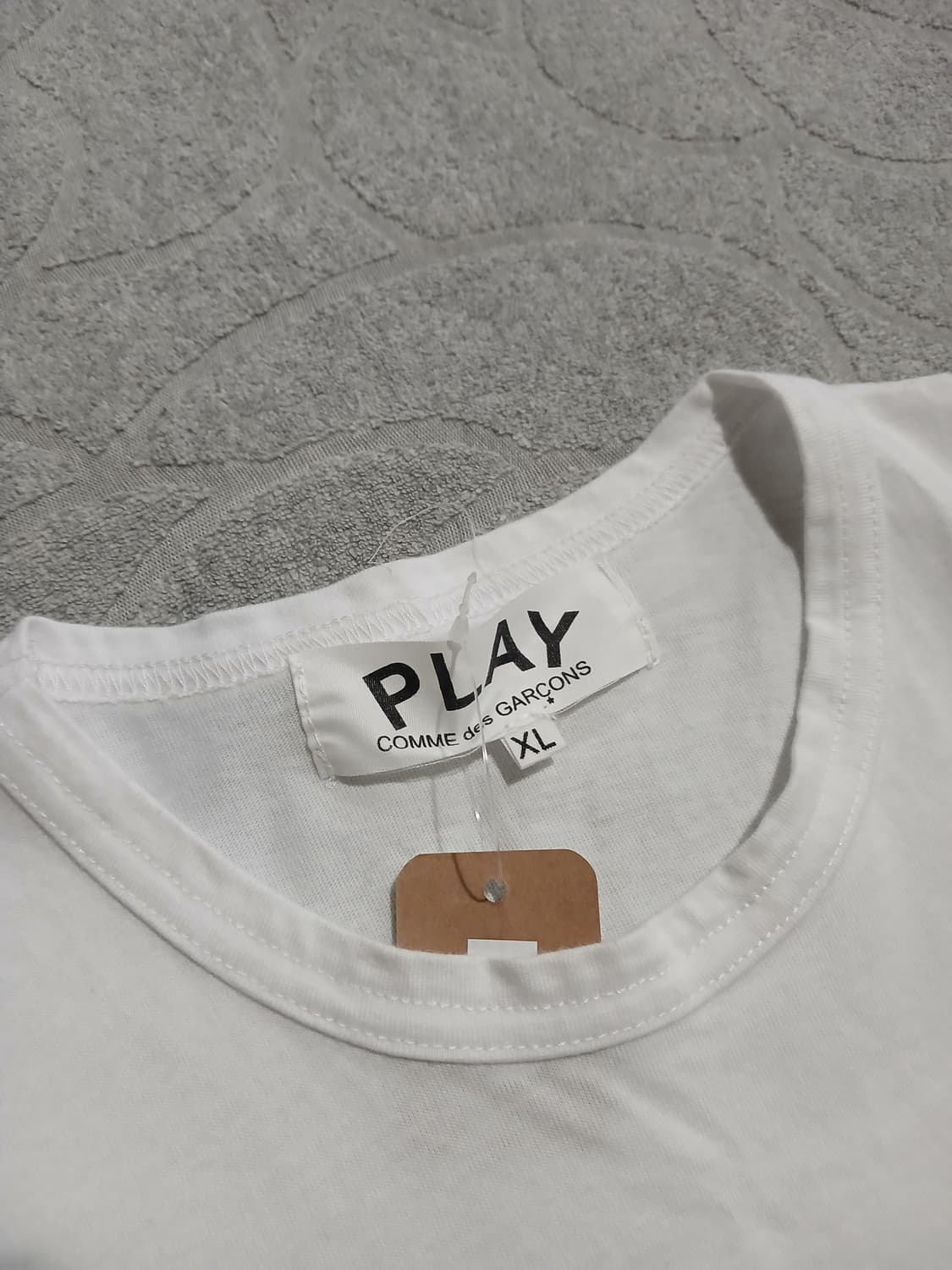 꼼데 블랙하트 와펜 반팔티 화이트 여성 XL 상품이미지3