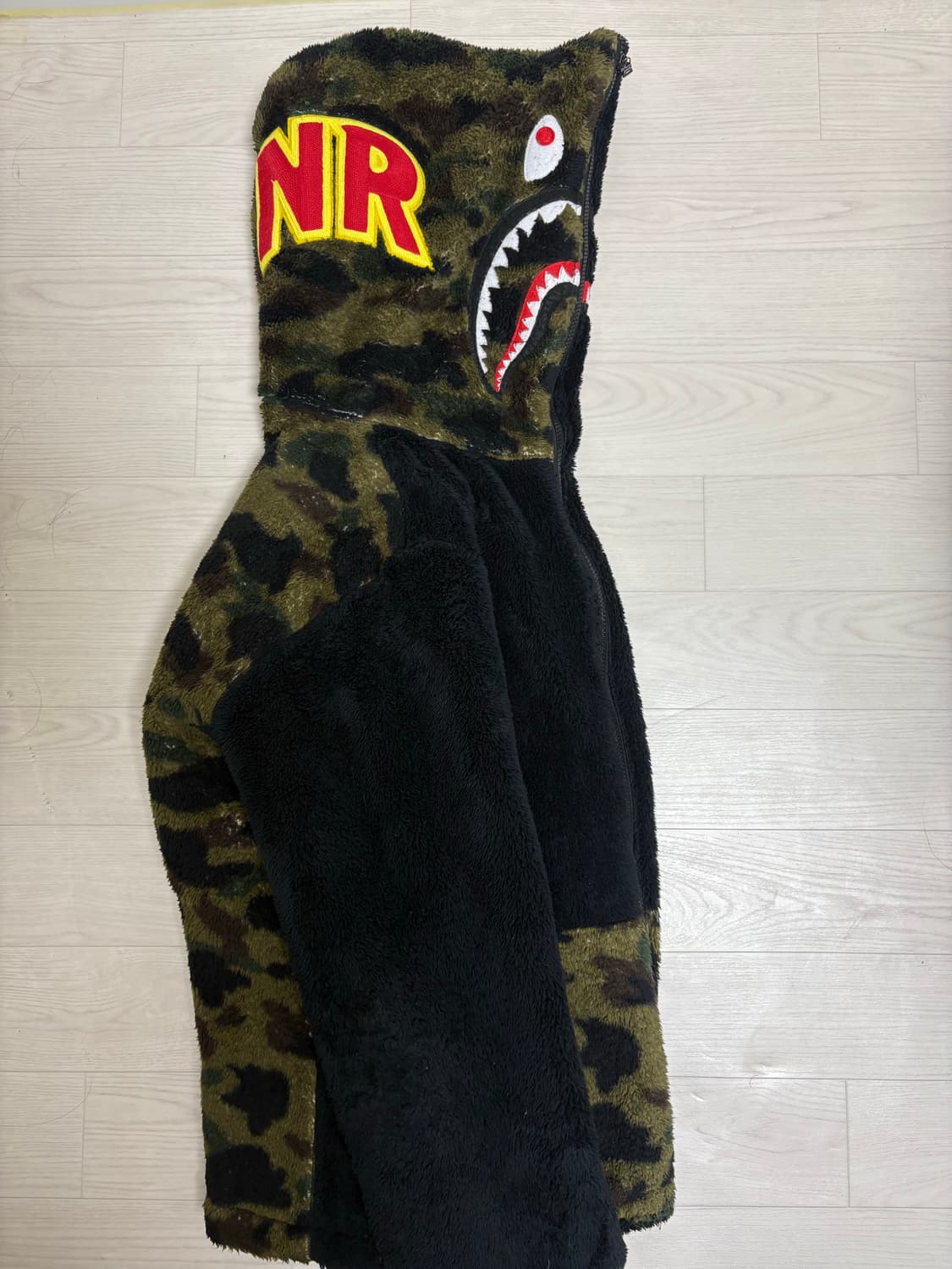 [XL] 베이프 샤크후드집업 블랙카모 보아 후리스 판매합니다. 상품이미지2