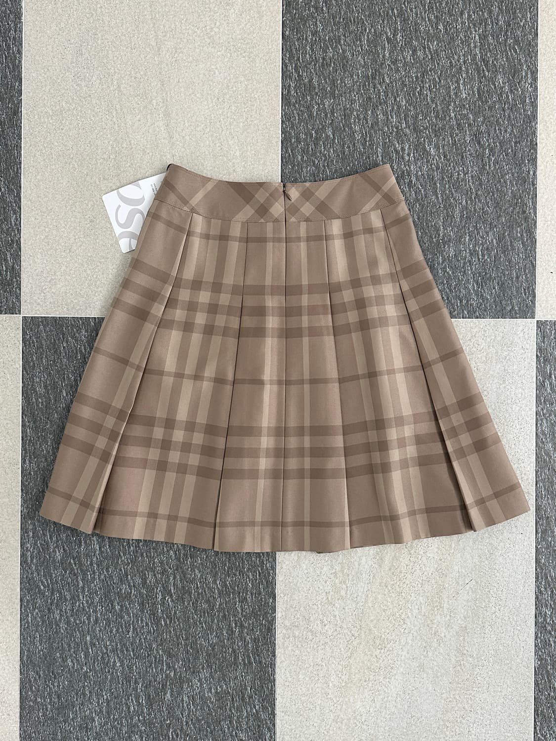 버버리 체크 브라운 베이지 미디 스커트  상품이미지2