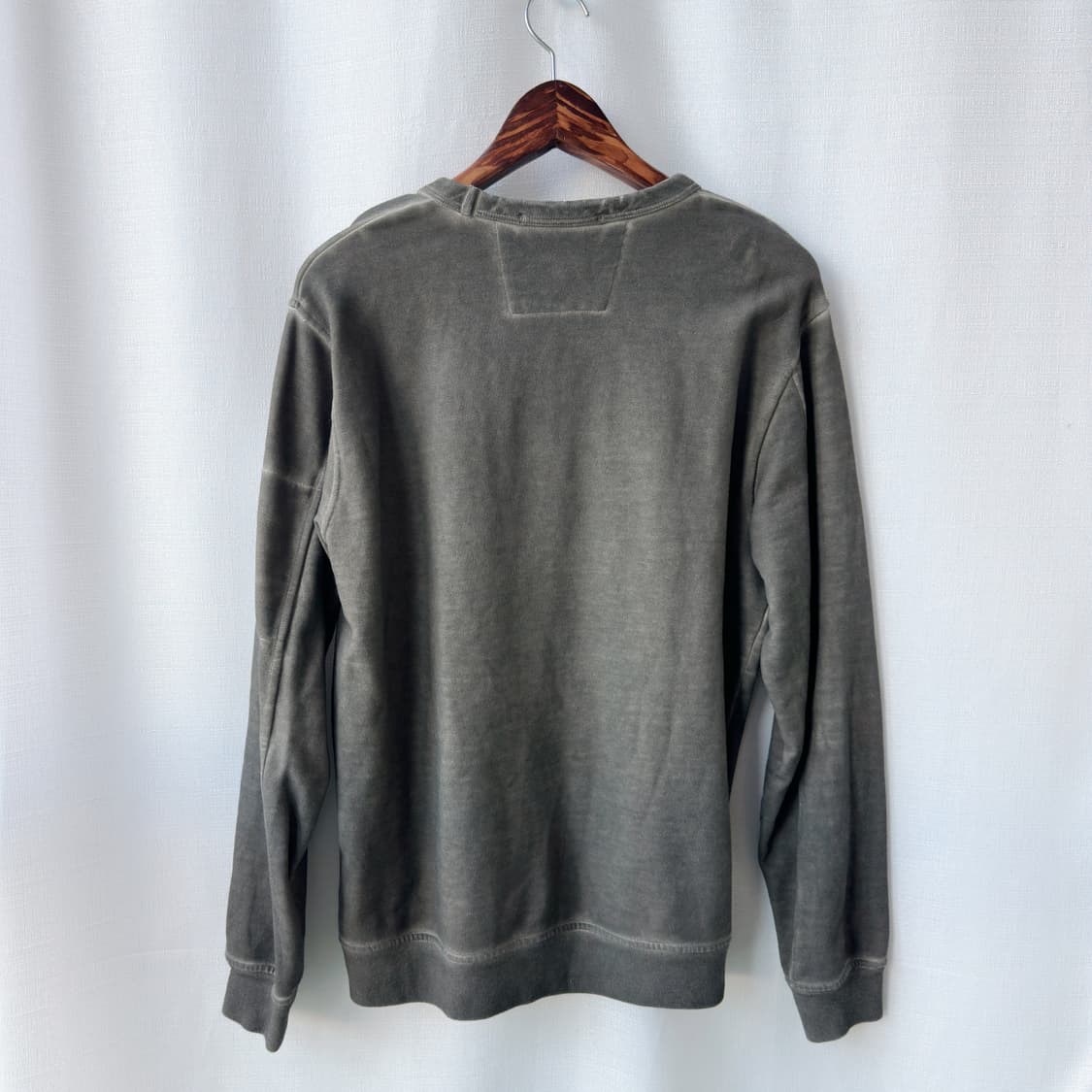 CP Company 렌즈 패치 가먼트다잉 워싱 맨투맨 차콜 그레이 95 상품이미지8