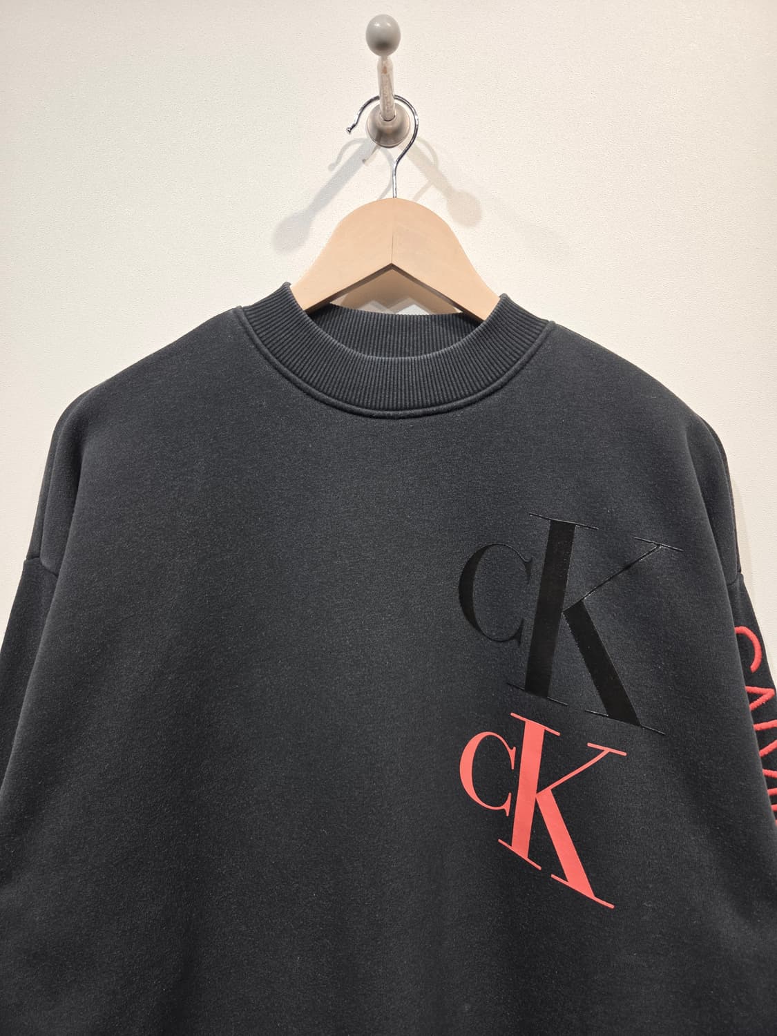 캘빈클라인 진 빅로고 레터링 맨투맨 상품이미지3