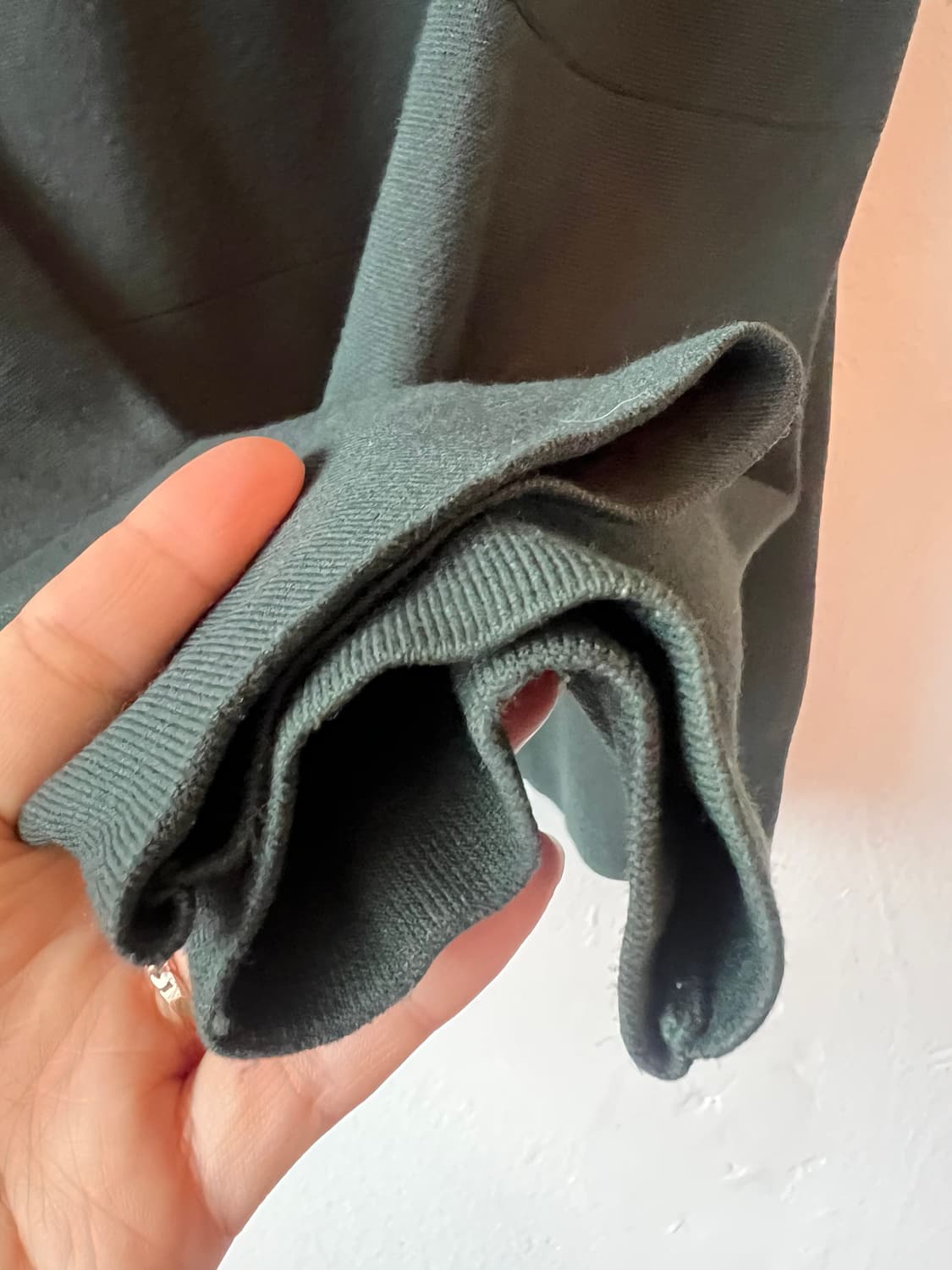 띠어리 남성 카키 니트티셔츠 라운드니트  상품이미지4