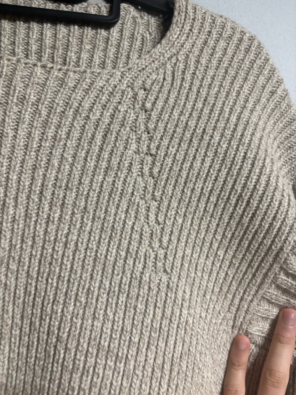 자크뮈스 절개 디테일 니트 상품이미지3