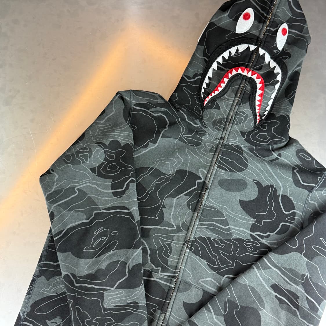 [정품] 베이프 샤크 풀집업 후드 블랙 카모 후드 L 상품이미지1