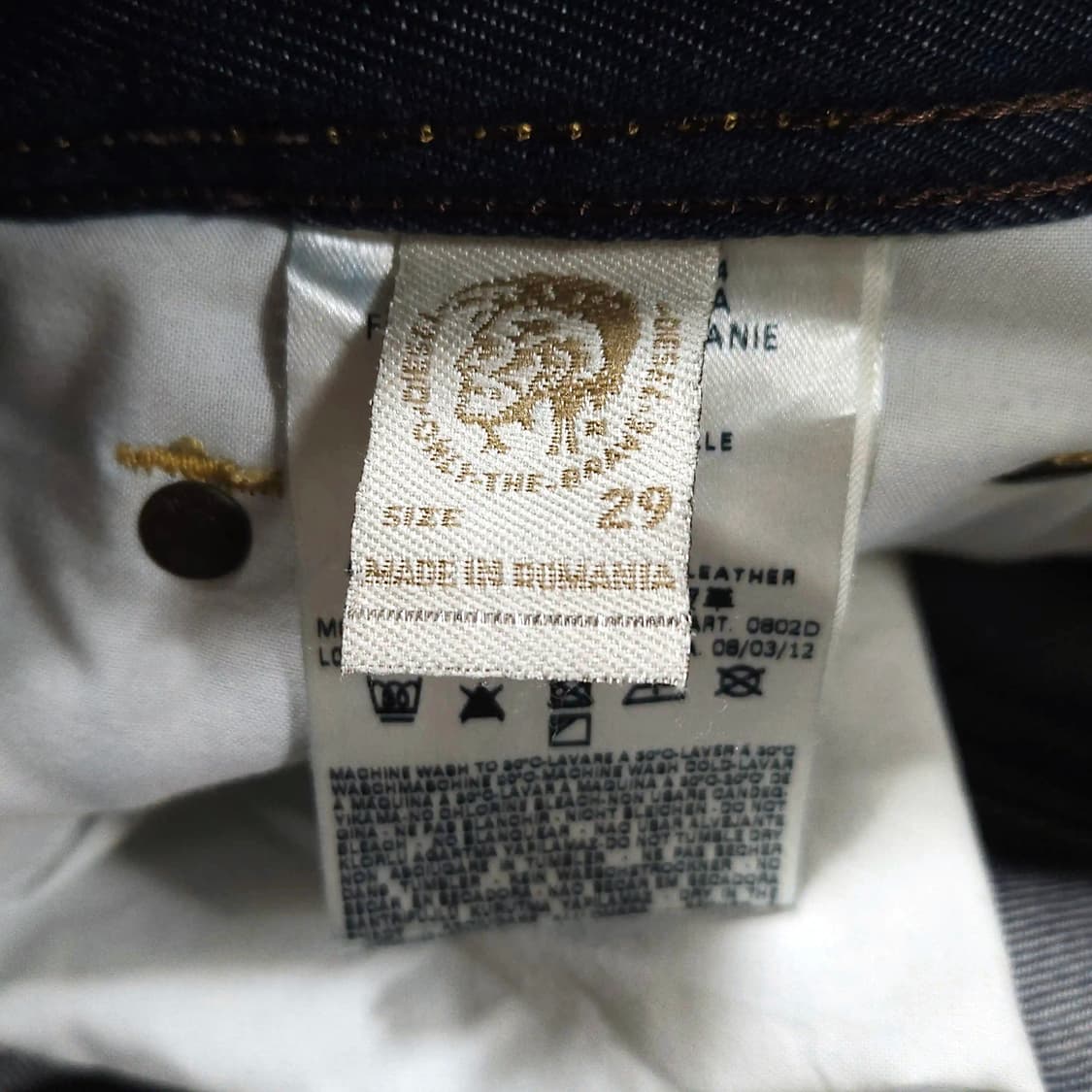 29)DIESEL 디젤 LARKEE-T 레귤러 테이퍼드 생지데님 청바지 상품이미지9