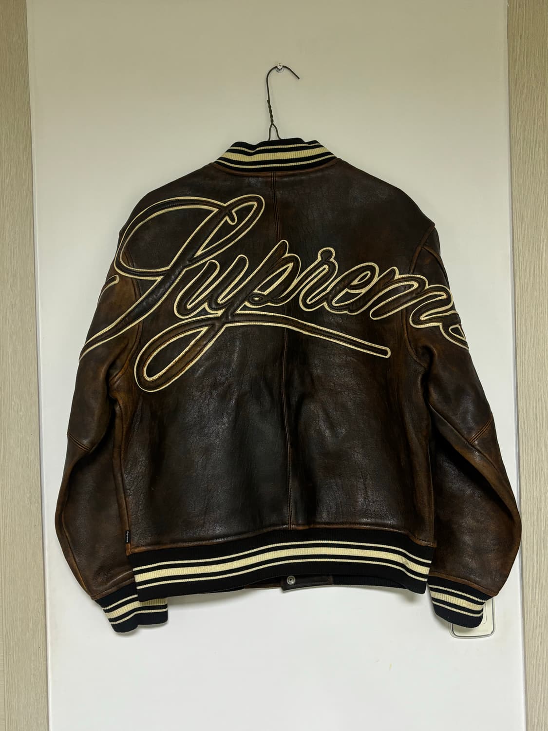 슈프림 원레더 바시티 블랙 상품이미지1