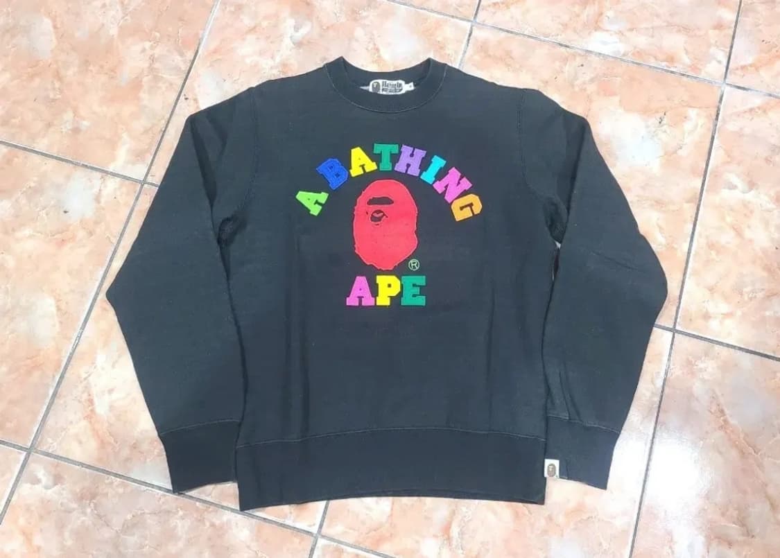 베이프 레인보우 로고 맨투맨 상품이미지1