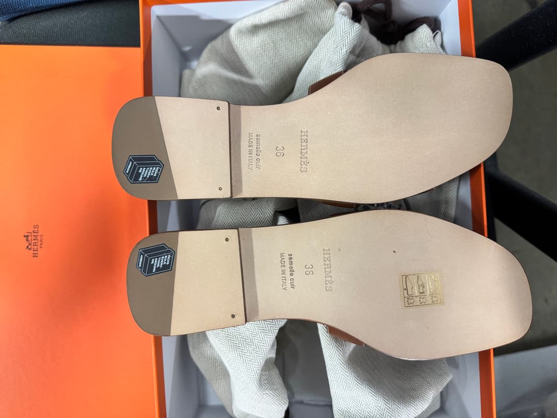 36사이즈 새상품 에르메스 오란 샌들 카프스킨 & 골드 피케르 에크루즈 상품이미지2