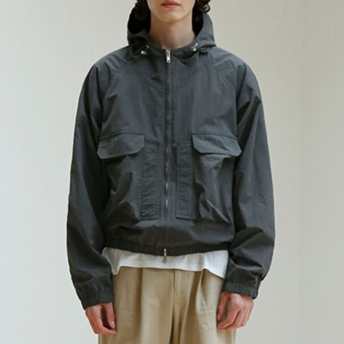 시그니처 나일론 후드 윈드 브레이커[차콜] 상품이미지1