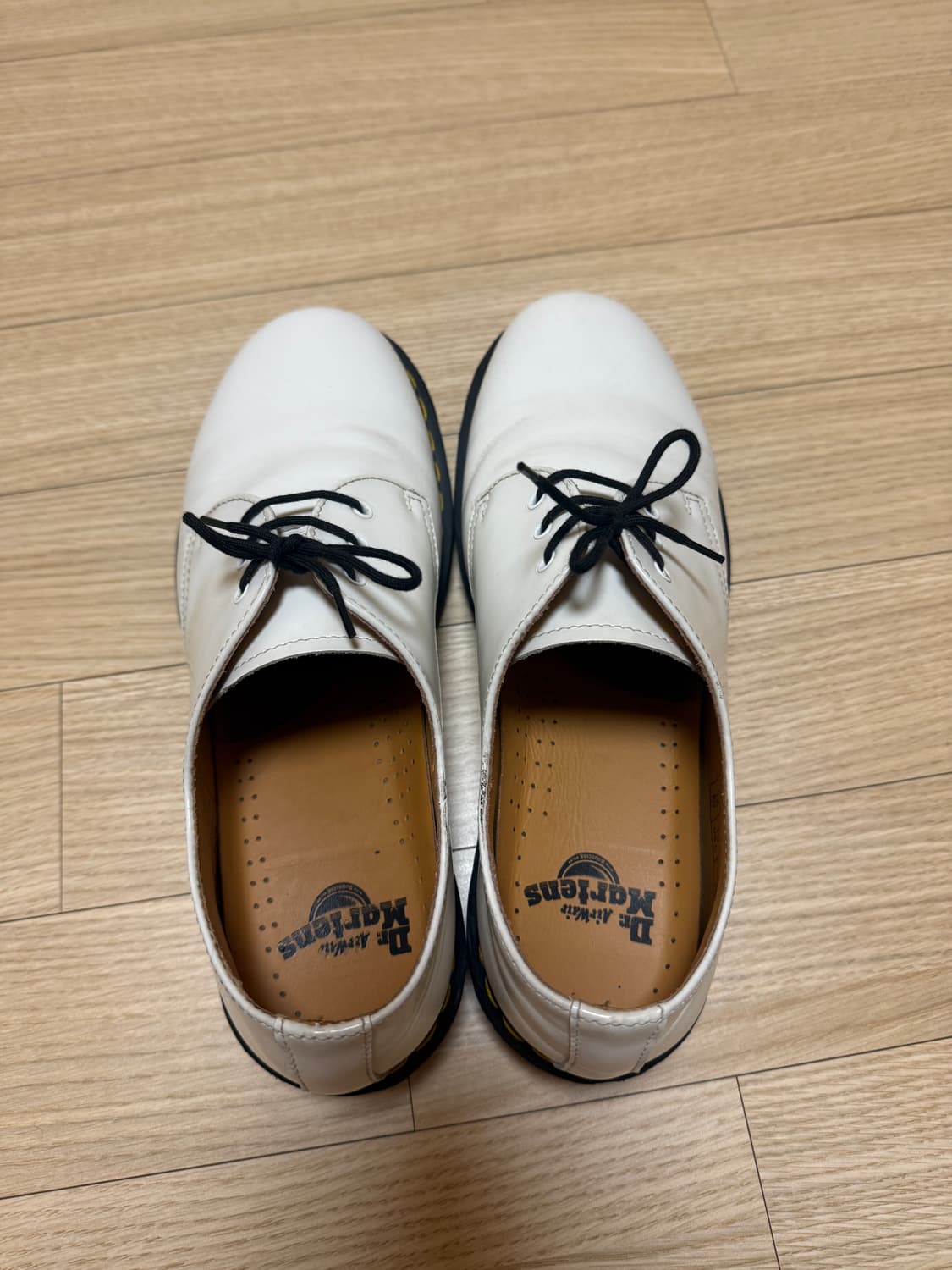 uk8,270) 129,000원 닥터마틴 1461 스무스 화이트 3홀  상품이미지3