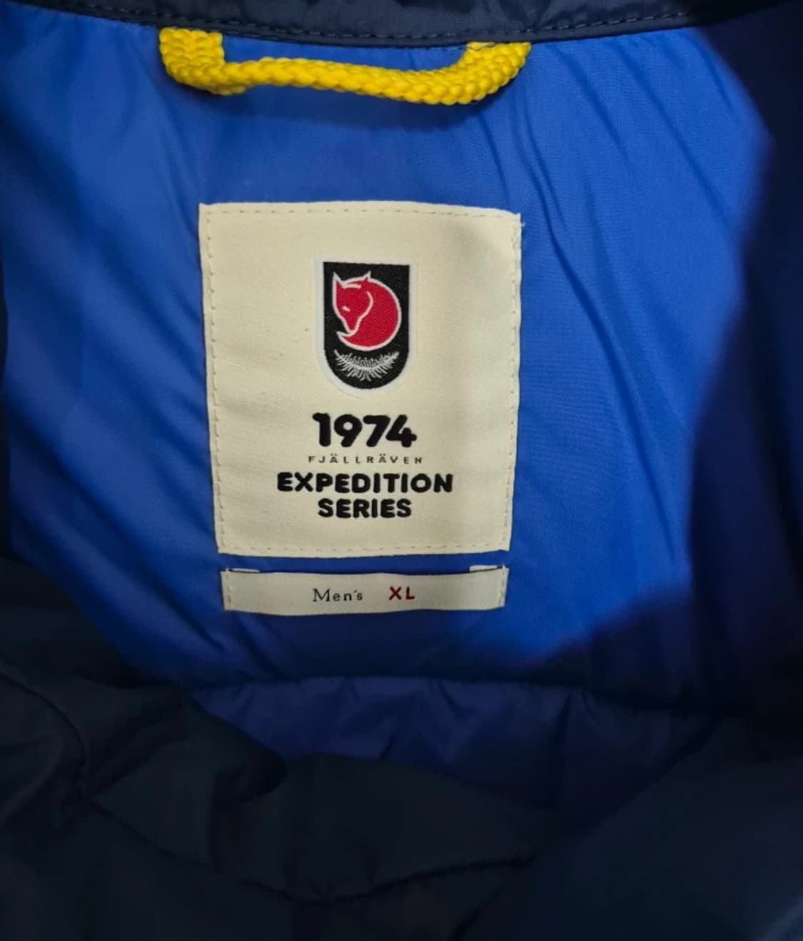 피엘라벤 패딩 조끼 XL사이즈 판매합니다. 네이비 색상이고, 가슴팍에 있 상품이미지2