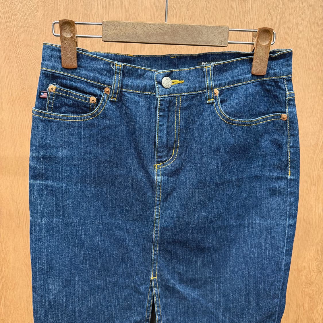 폴로 진스 컴퍼니 데님 미디 스커트 백 포켓 로고 자수 디테일 진청 상품이미지4