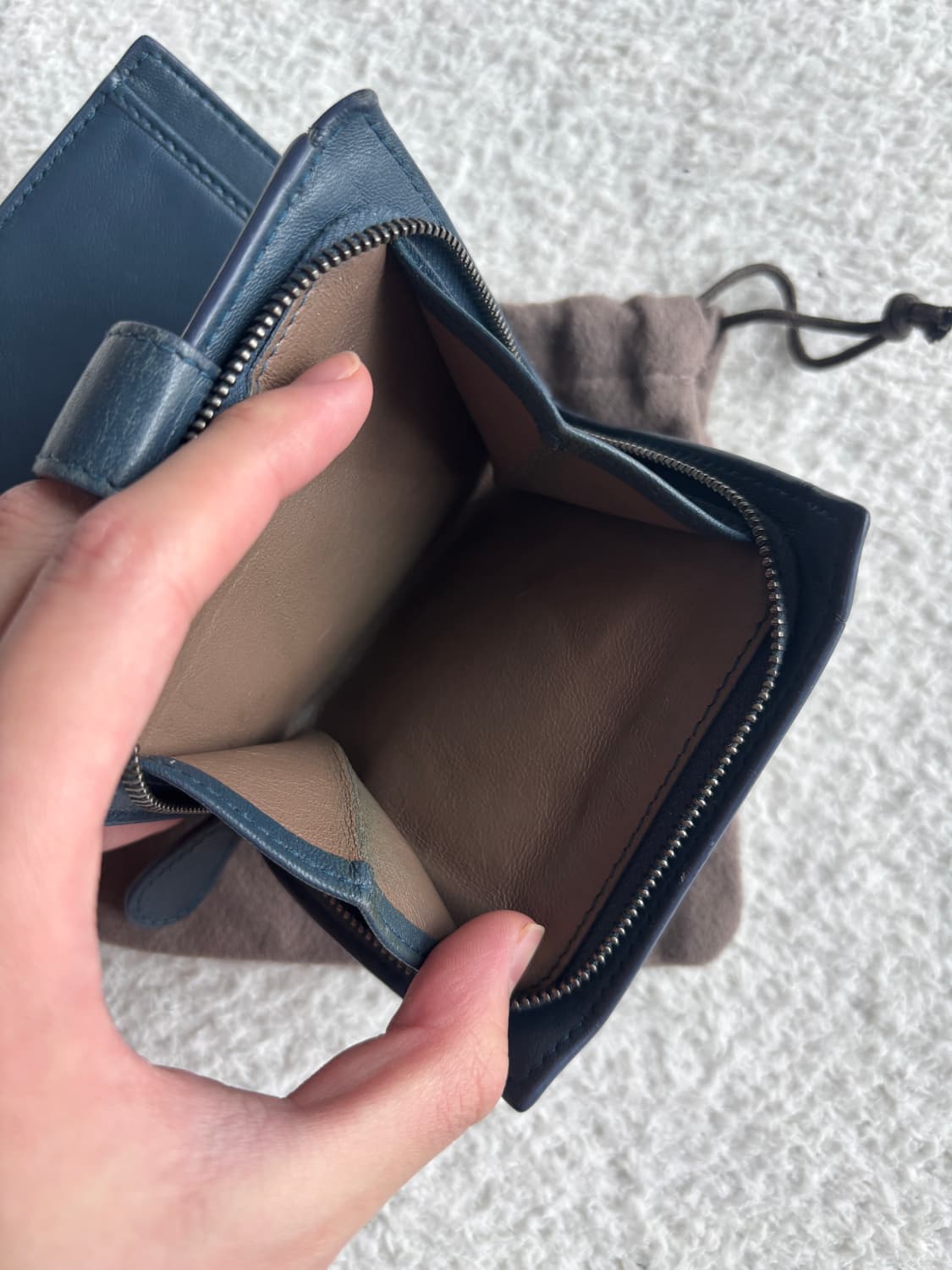 보테카베네타 네이비 반지갑 상품이미지8