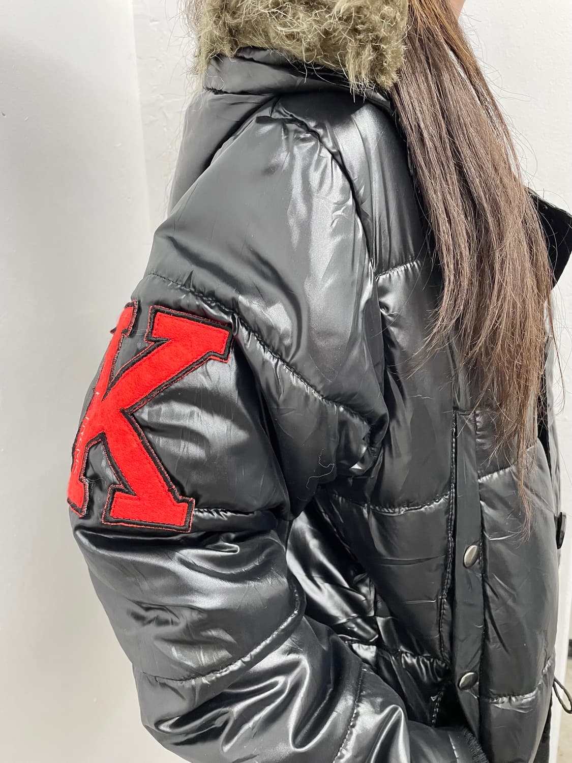 락시크 블랙 글로시 패치 패딩 상품이미지4