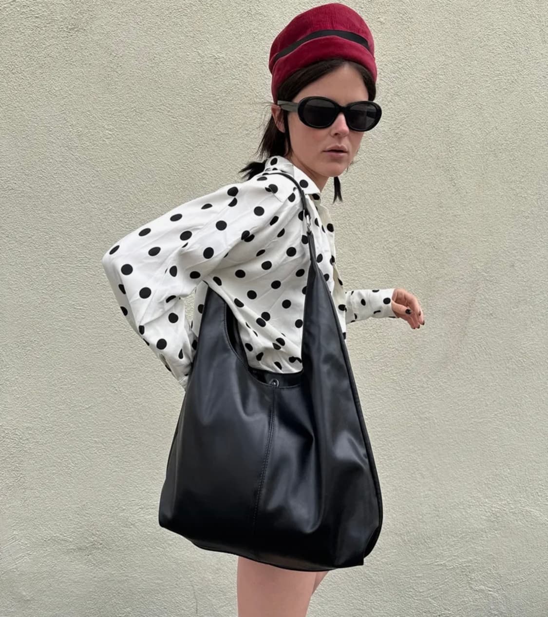 여밈 medium slash hobo bag black 상품이미지1