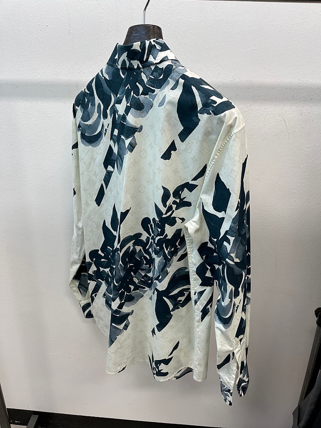 105) 루이비통 24ss 모너그램 플라워 셔츠  상품이미지7