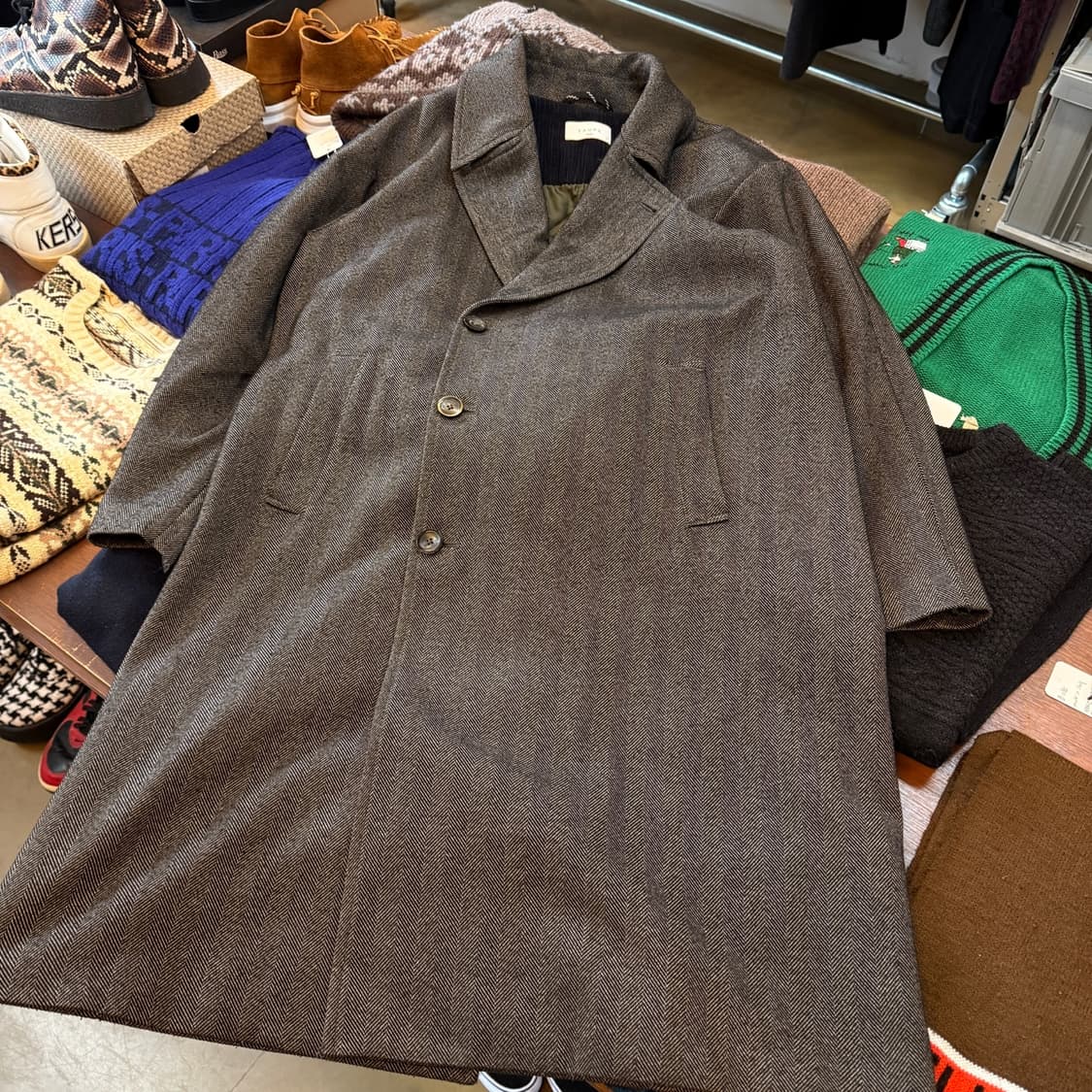 TAUPE 헤링본  싱글 브레스트 수티앵 칼라 오버코트 상품이미지2