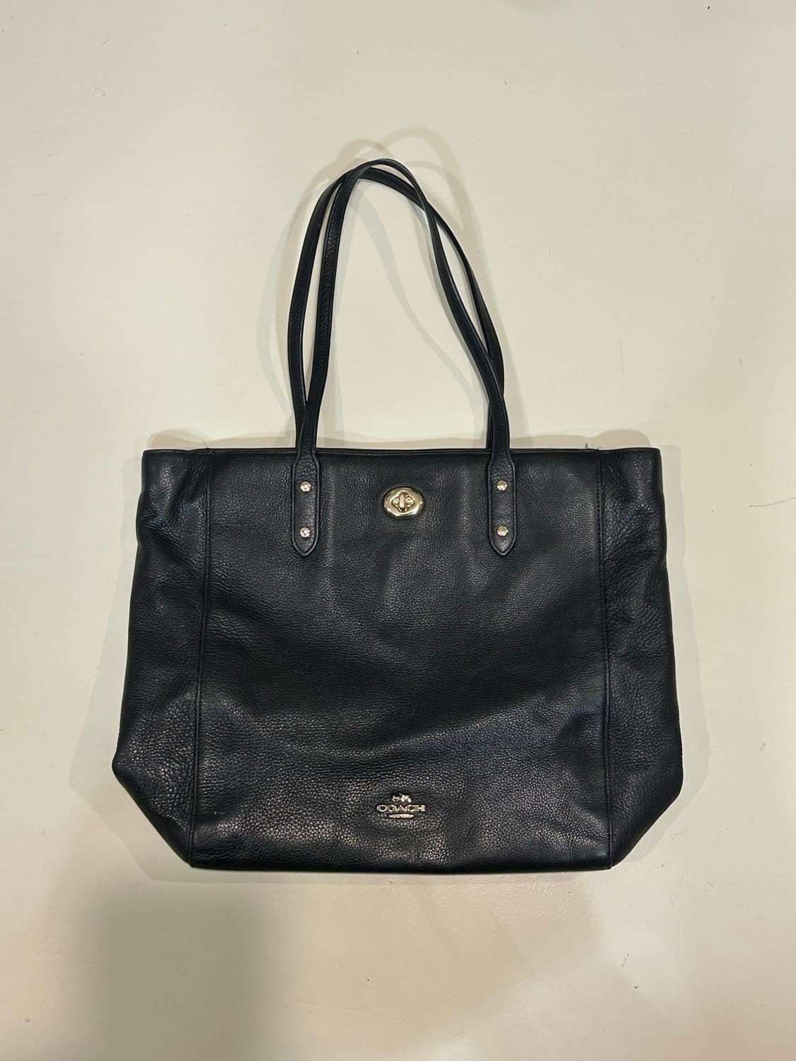 코치 블랙 가죽 숄더백 상품이미지1