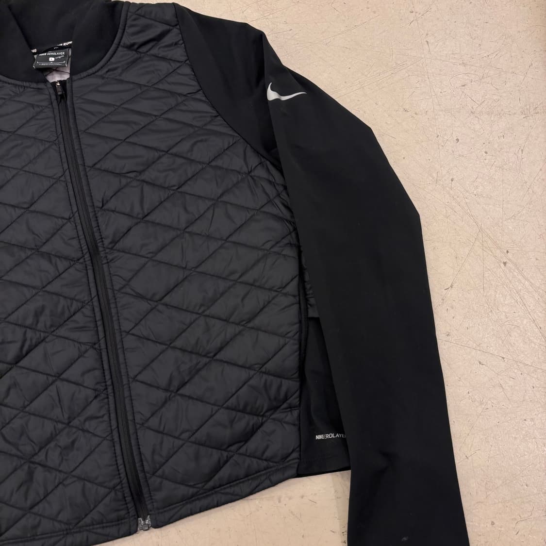 나이키 에어로레이어 숄더로고 퀼팅 러닝 자켓 상품이미지2