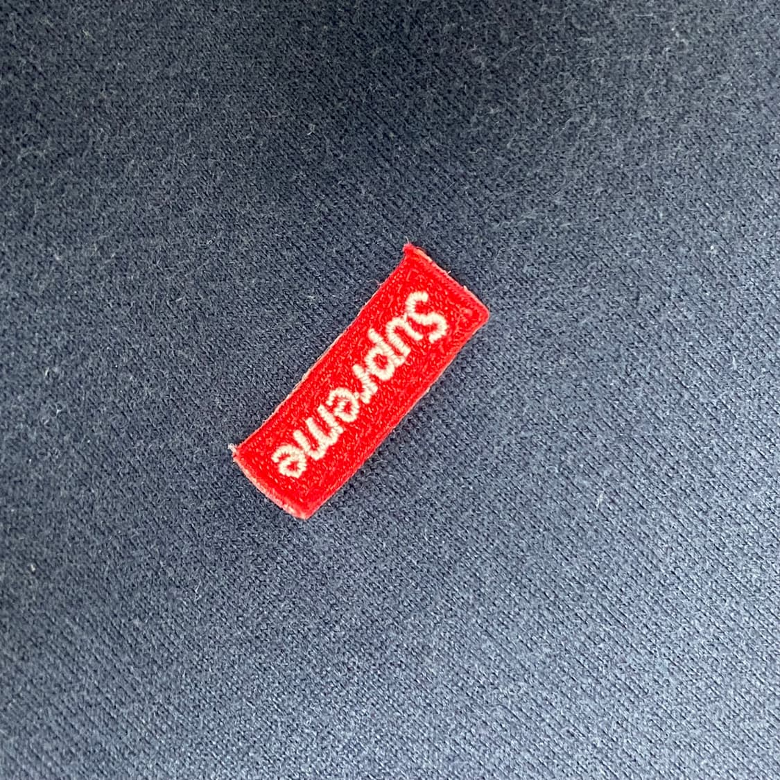 슈프림 스몰로고 네이비 반팔티  상품이미지5