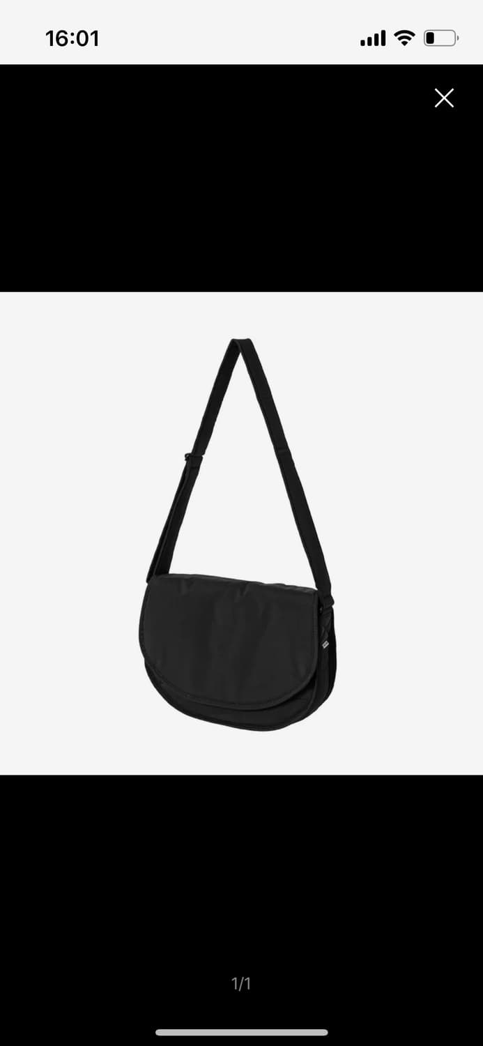 마지언 타이틀 스몰 러너스 백 블랙 상품이미지1