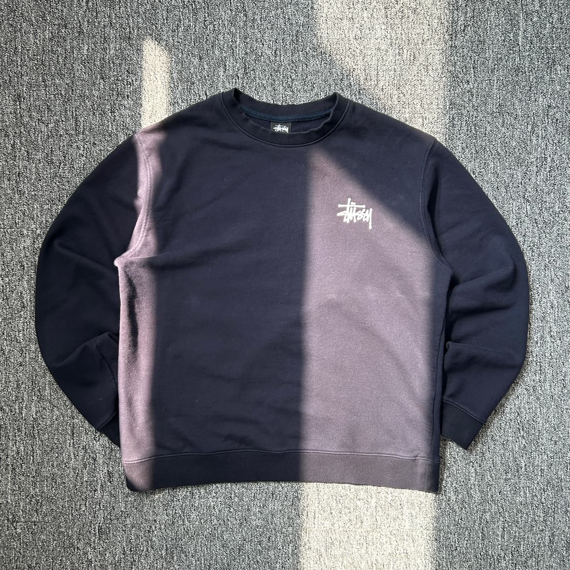 스투시 베이직 로고 네이비 맨투맨 상품이미지1