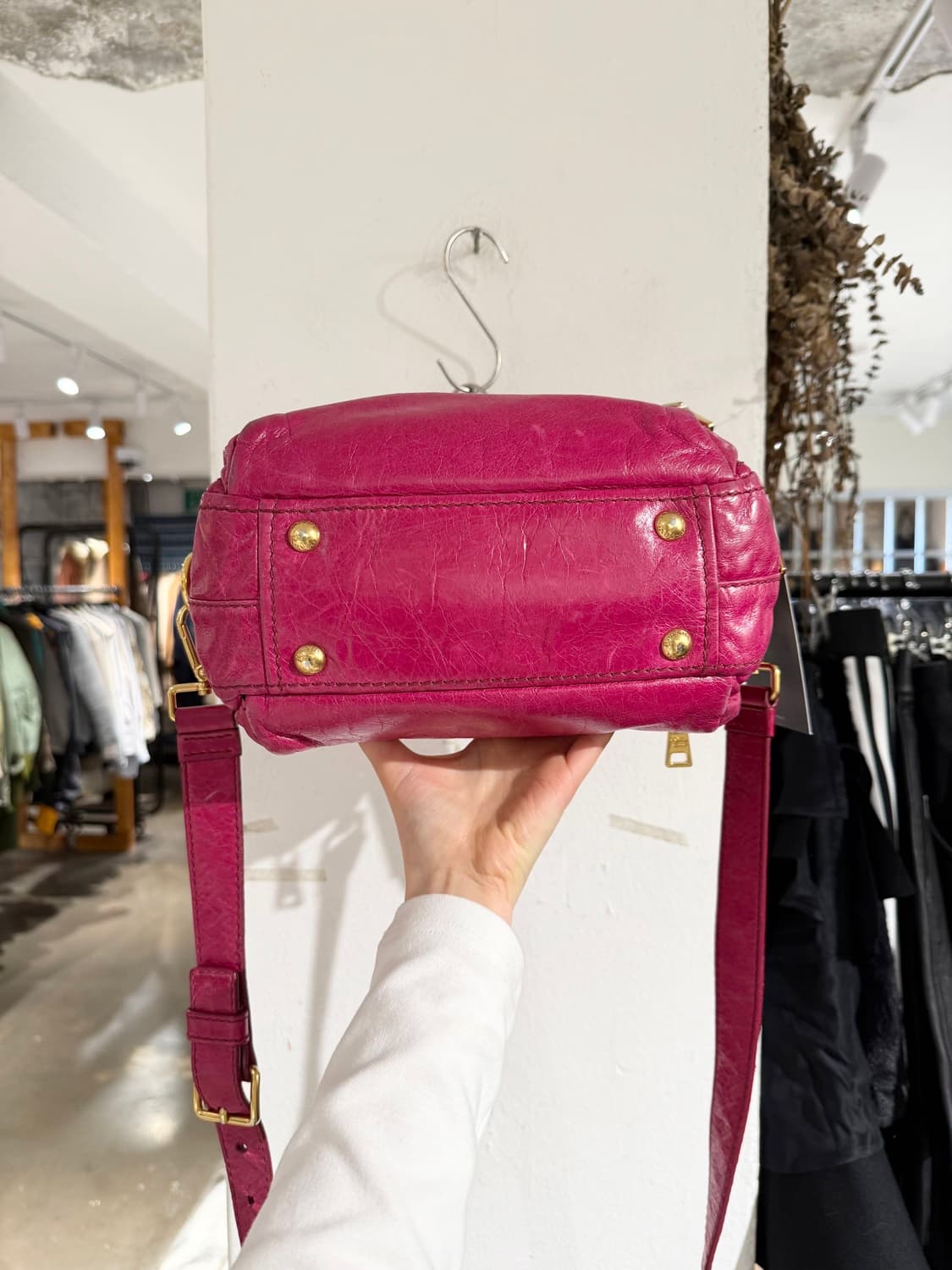 프라다 푸시아 비텔로 샤인 레더 탑핸들 크로스백 상품이미지6