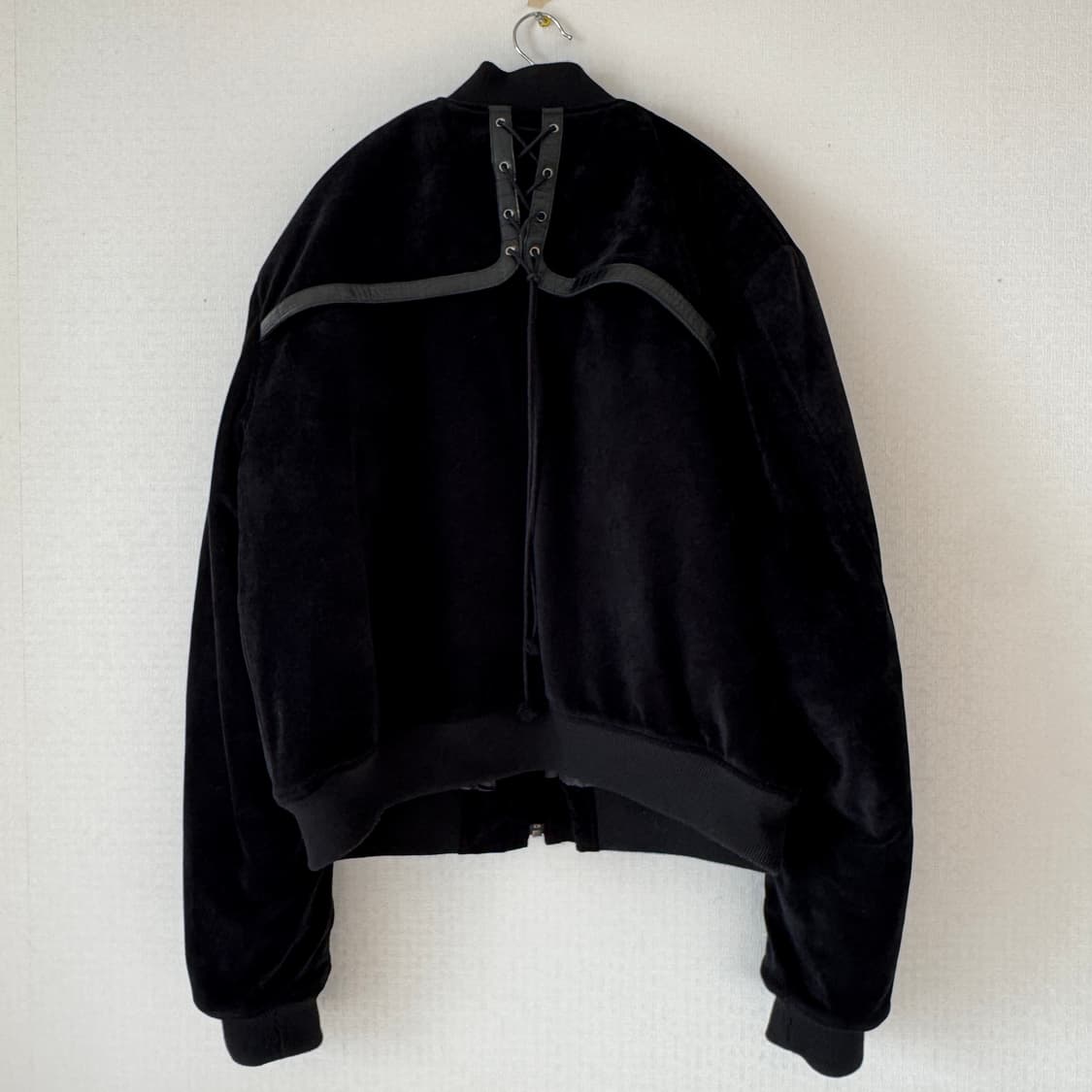 [1] 언더마이카 x 에모스탠스클럽 아크노솜 레더 패널드 벨루어 봄버 상품이미지4