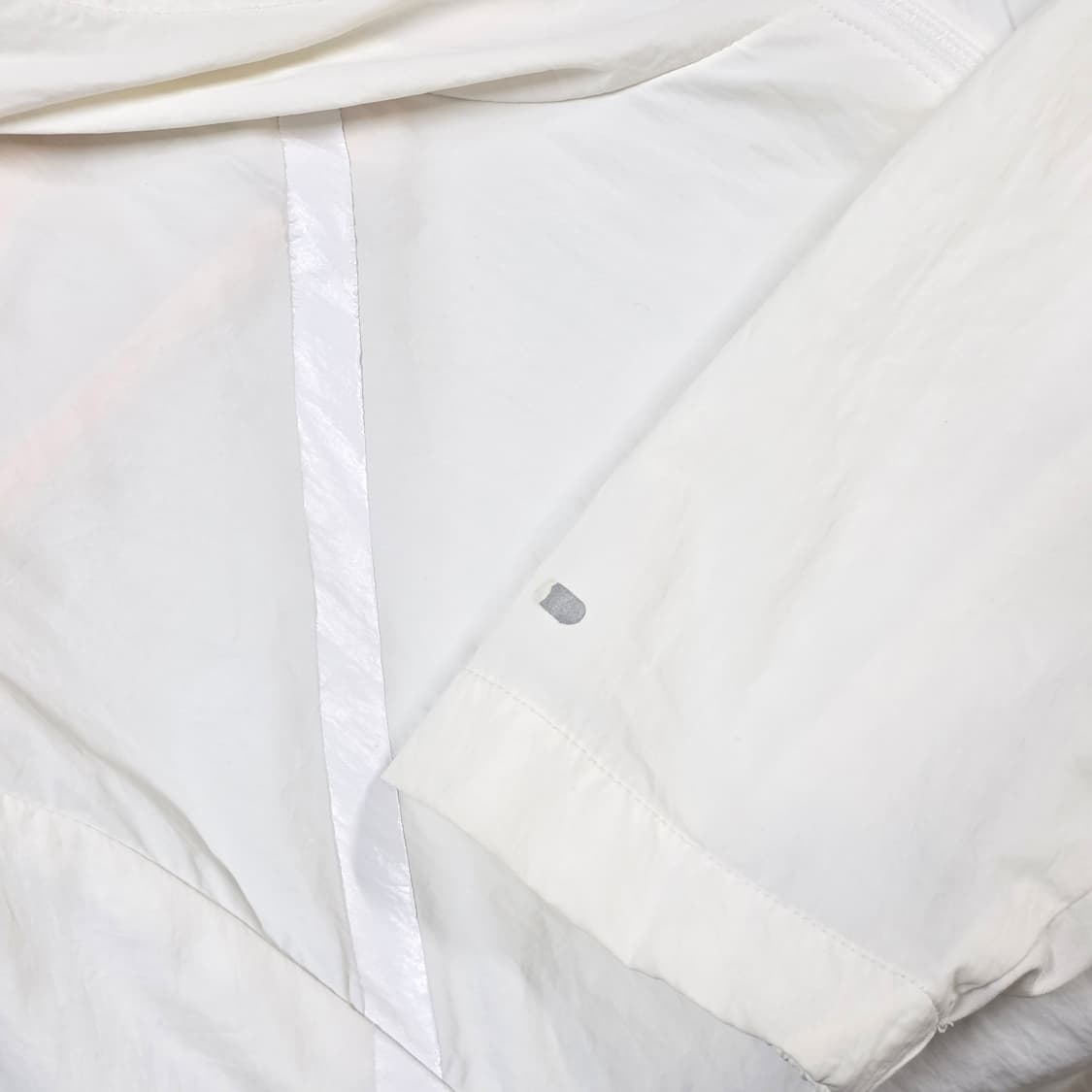 L 100 아디다스 화이트 경량 후드 바람막이 상품이미지4