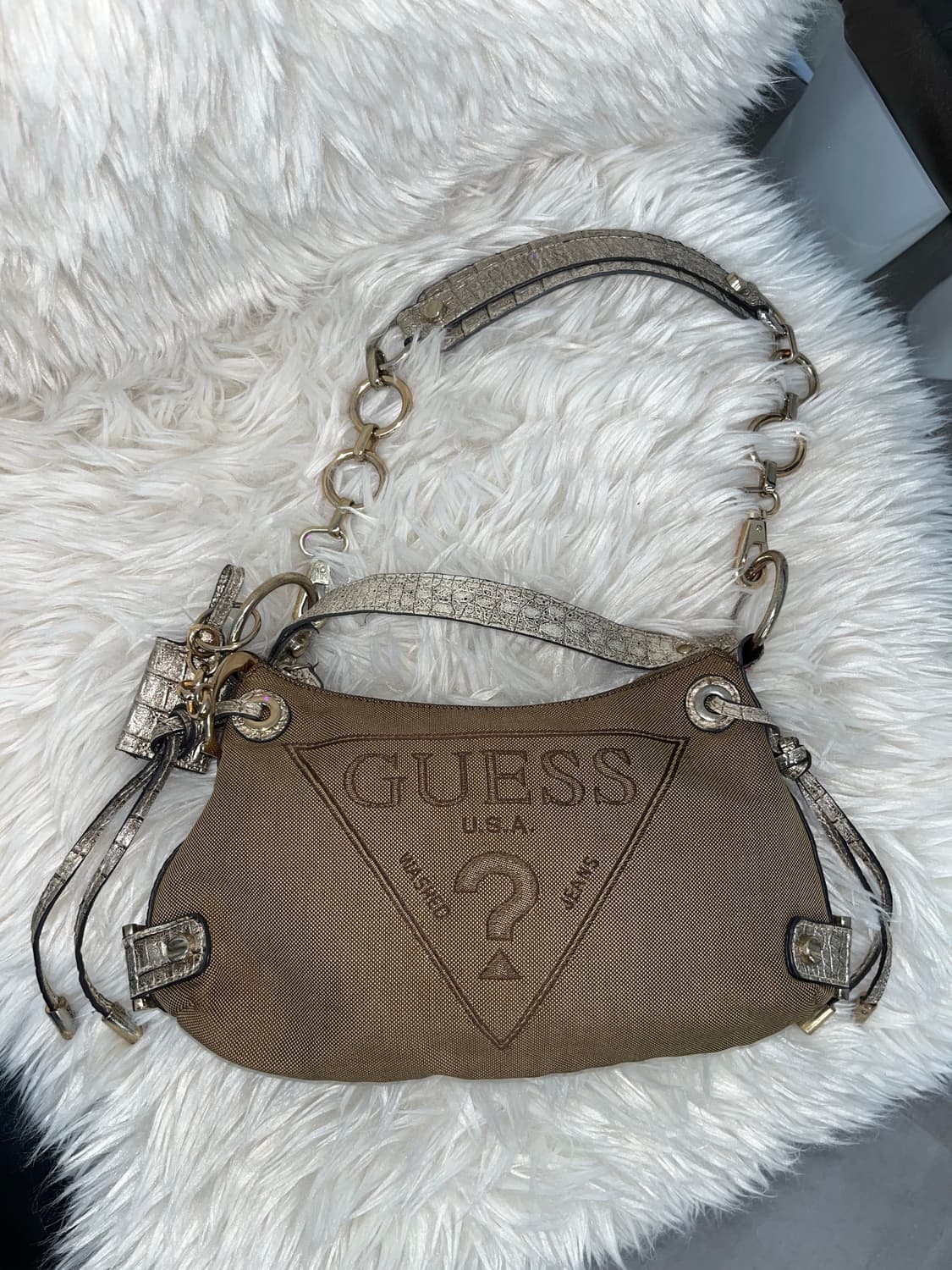 Guess beige key ring shoulder bag 상품이미지3