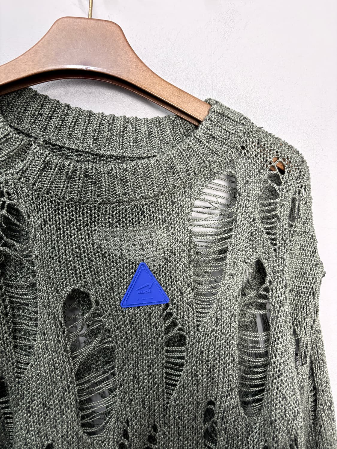 ROARINGWILD 펀칭 데미지 카키 니트 A3702 상품이미지5