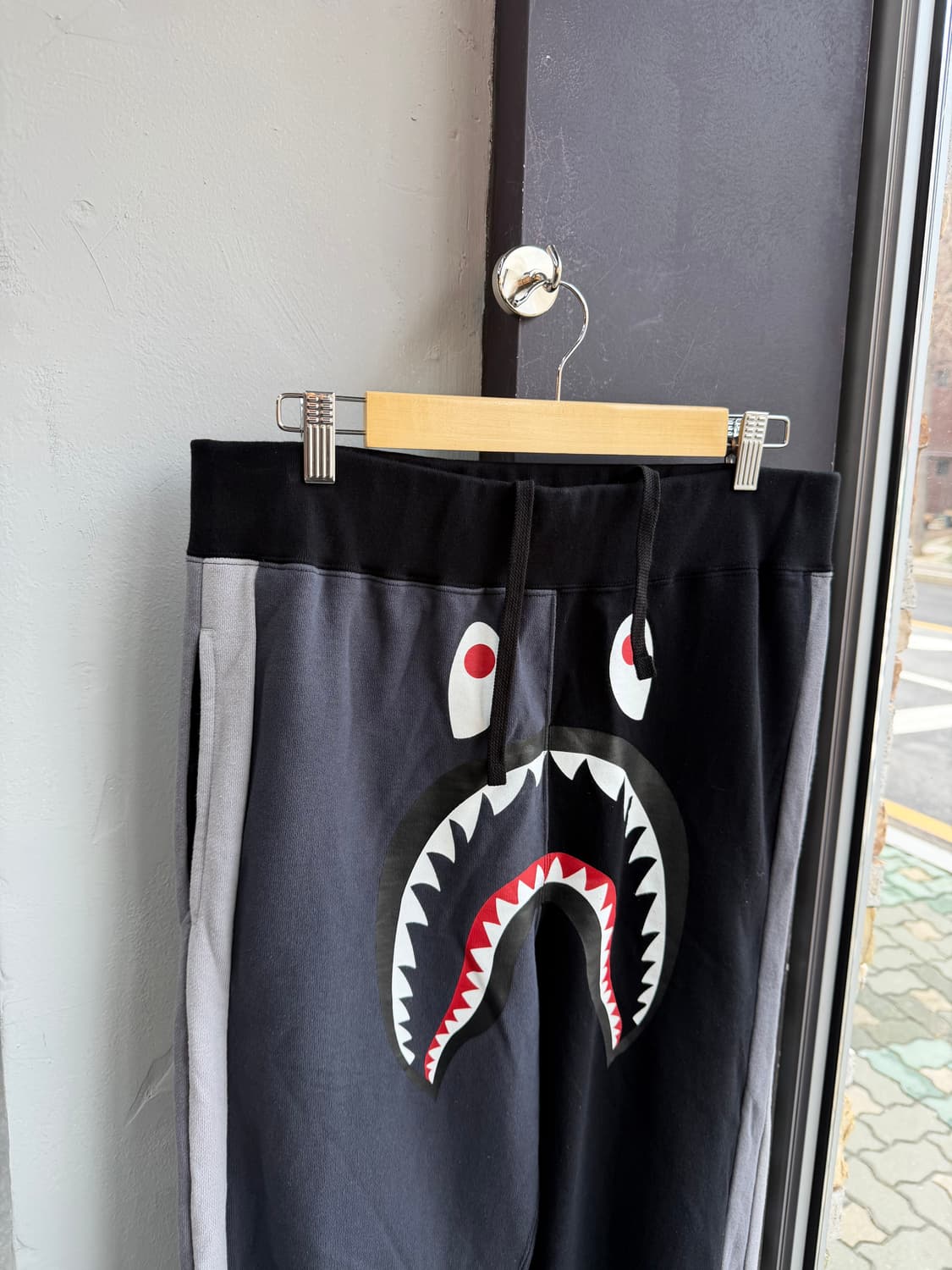 .L/ 베이프 하프앤하프 샤크 조거팬츠 상품이미지3