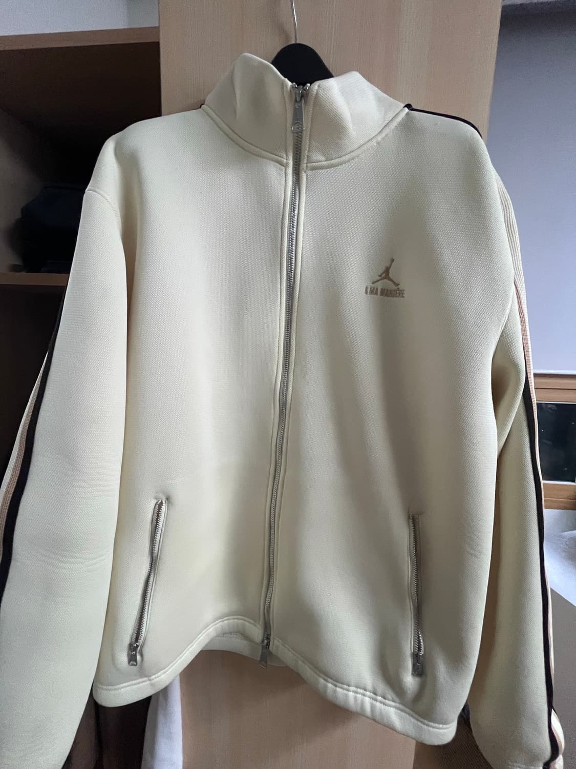 조던 x A ma maniere 트랙 자켓 코코넛밀크 상품이미지1